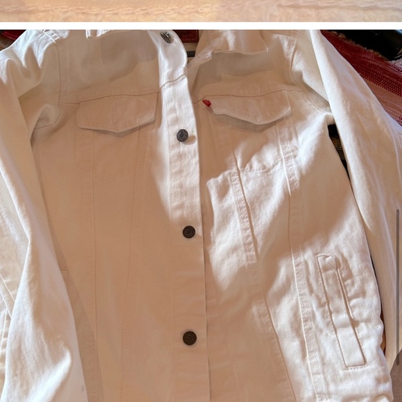 Levis jacket its small - Picture 2 of 4